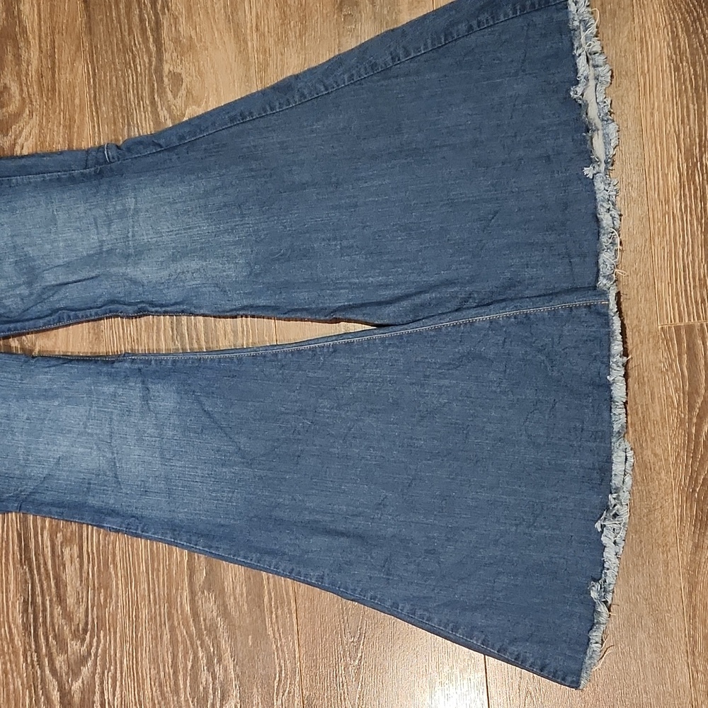 ❤ JUDY BLUE HIGH RISE SUPER FLARE JEANS, 6/7 (28) - Picture 9 of 12